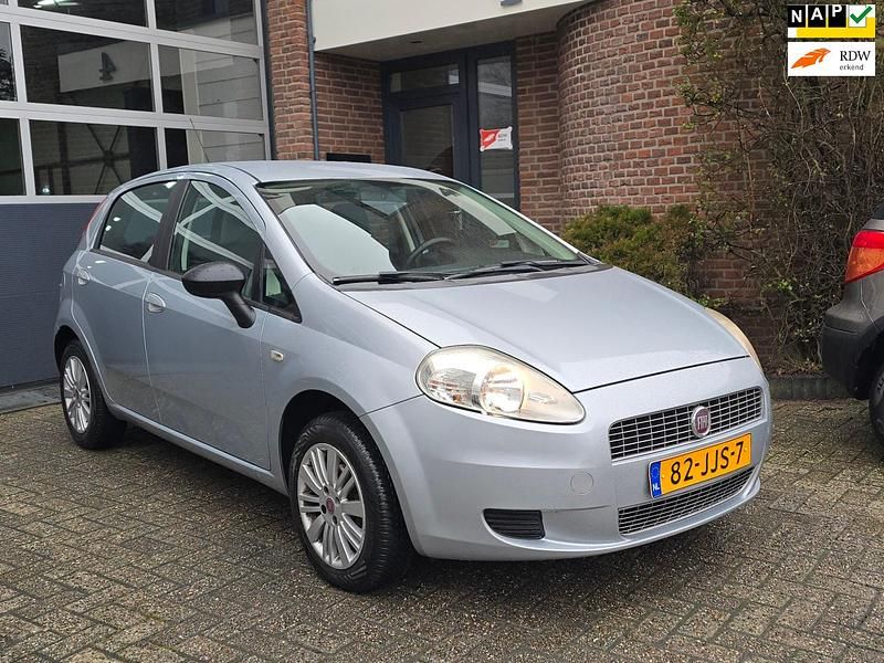 Grijs Occasion 2009 Fiat Punto Lusso Hatchback | € 3.295 (Eerlijke prijs) - Afbeelding 1/4