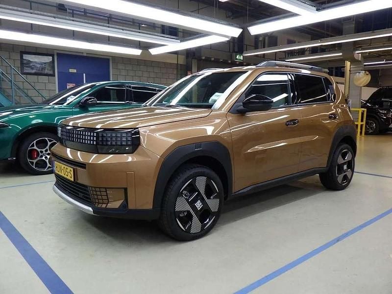Bruin Nieuw 2025 Fiat Grande Panda La Prima SUV | € 25.900 (Goede deal) - Afbeelding 1/4