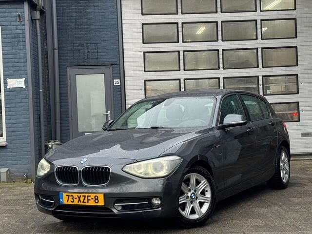 Grijs Gebruikt 2012 BMW 114 Hatchback | € 8.395 (Eerlijke prijs) - Afbeelding 1/4
