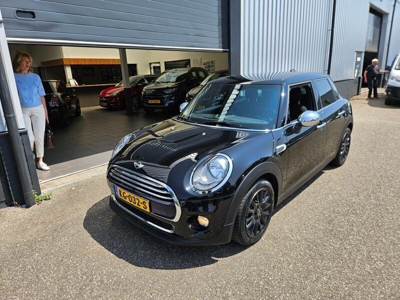 Zwart Gebruikt 2016 Mini Cooper Business Hatchback | € 12.950 (Eerlijke prijs) - Afbeelding 1/4
