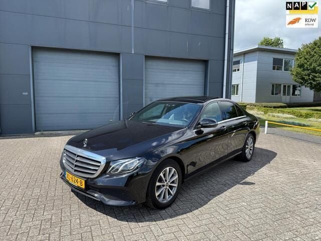 Zwart Gebruikt 2019 Mercedes E200 Premium Sedan | € 14.950 (Duur) - Afbeelding 1/4