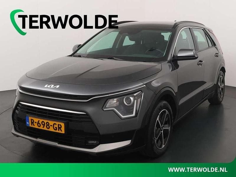 Grijs Gebruikt 2022 Kia Niro SUV | € 28.945 (Super prijs) - Afbeelding 1/4