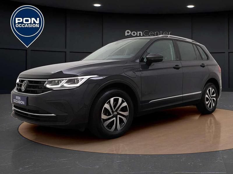 Grijs Gebruikt 2022 VW Tiguan Life SUV | € 31.950 (Goede deal) - Afbeelding 1/3