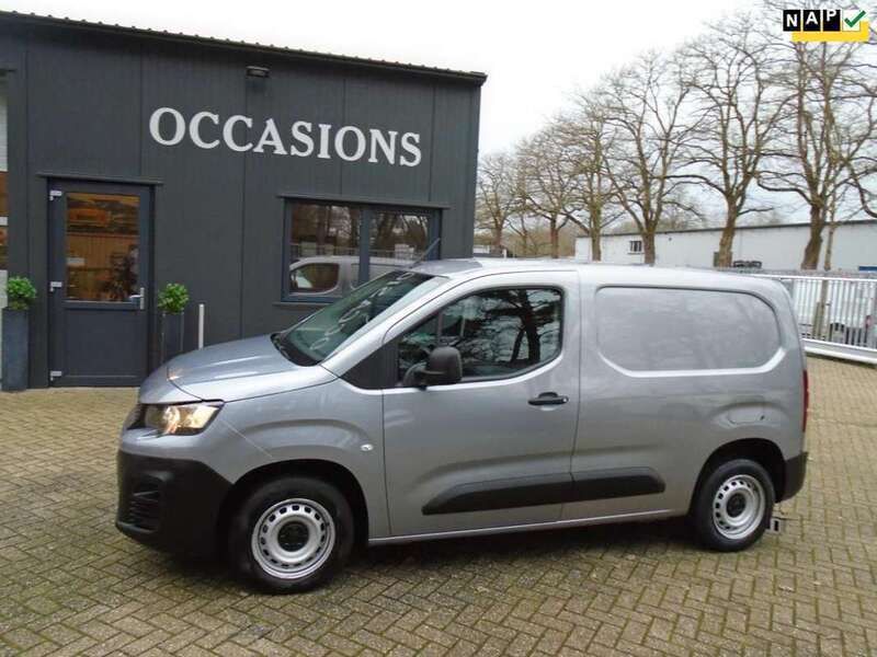 Grijs Gebruikt 2021 Peugeot Partner Premium MPV | € 9.995 (Eerlijke prijs) - Afbeelding 1/4