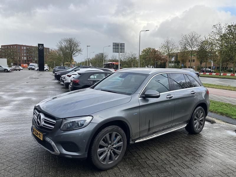 Grijs Gebruikt 2017 Mercedes GLC350 Premium Plus SUV | € 25.950 (Goede deal) - Afbeelding 1/4