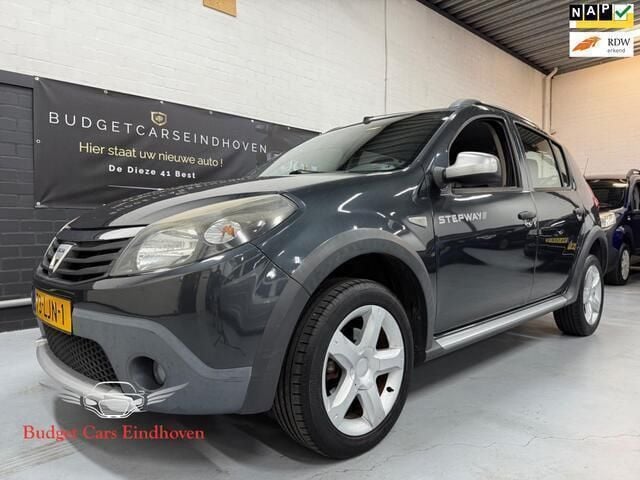 Grijs Gebruikt 2010 Dacia Sandero Stepway Hatchback | € 2.995 (Eerlijke prijs) - Afbeelding 1/4