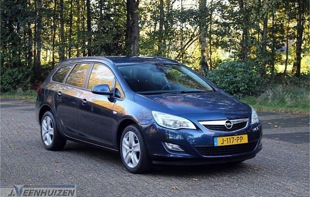 Blauw Gebruikt 2011 Opel Astra Sport Stationwagen | € 4.299 (Goede deal) - Afbeelding 1/4