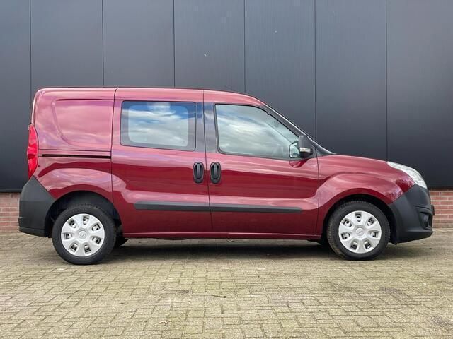 Occasion Opel Combo 90 PK (66 kW) 2013 Rood MPV