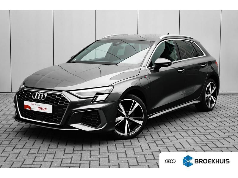 Grijs Gebruikt 2021 Audi A3 Sportback e-tron Competition Hatchback | € 34.895 (Iets duurder) - Afbeelding 1/4