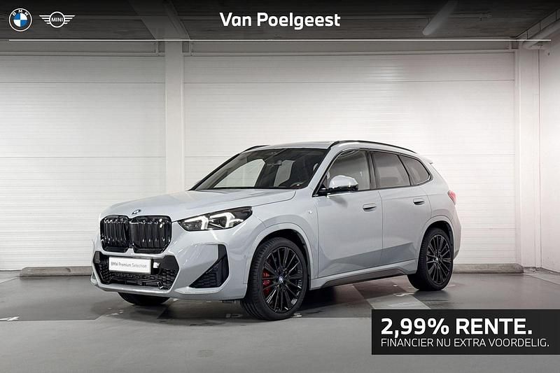 Grijs Gebruikt 2025 BMW iX1 M Sport SUV | € 59.900 - Afbeelding 1/4