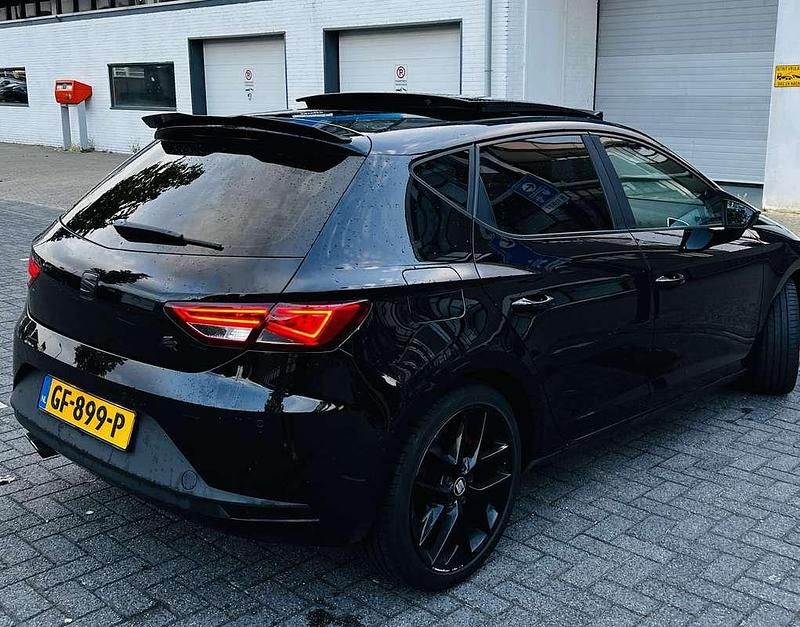 Gebruikt 2015 Seat Leon FR Sedan | € 9.800 - Afbeelding 1/4