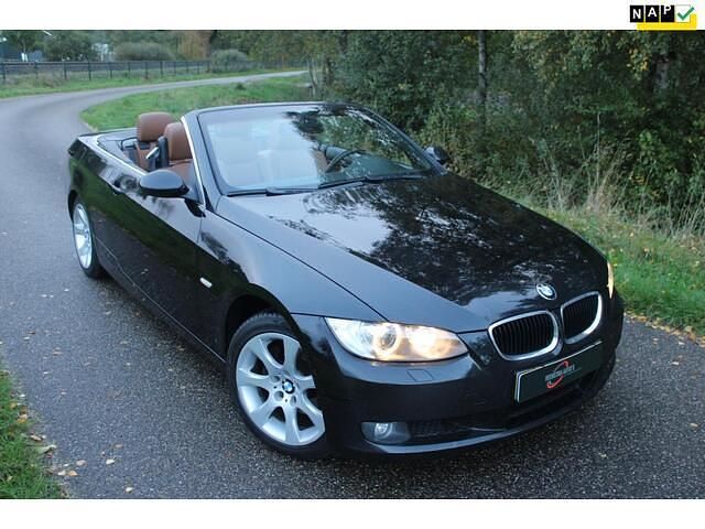 Zwart (metallic) Occasion 2007 BMW 320 Cabriolet Executive Cabriolet | € 12.995 (Duur) - Afbeelding 1/4