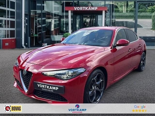 Rood Gebruikt 2019 Alfa Romeo Giulia Tech Edition Sedan | € 26.590 (Eerlijke prijs) - Afbeelding 1/4