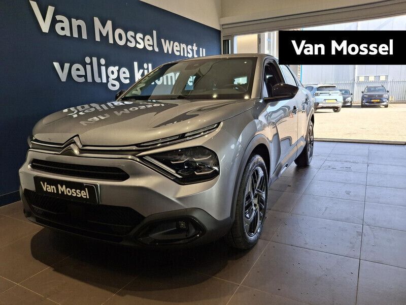 Grijs, metallic lak Gebruikt 2024 Citroën C4 PureTech SUV | € 24.440 (Eerlijke prijs) - Afbeelding 1/3
