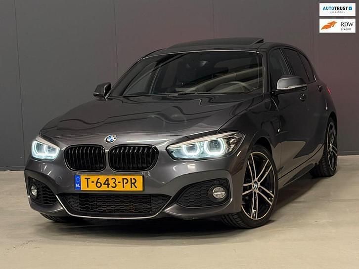 Grijs Gebruikt 2018 BMW 116 Executive Hatchback | € 13.950 (Eerlijke prijs) - Afbeelding 1/4