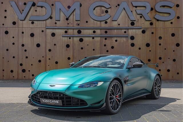 Groen Gebruikt 2023 Aston Martin V8 Vantage Coupé | € 179.900 - Afbeelding 1/4