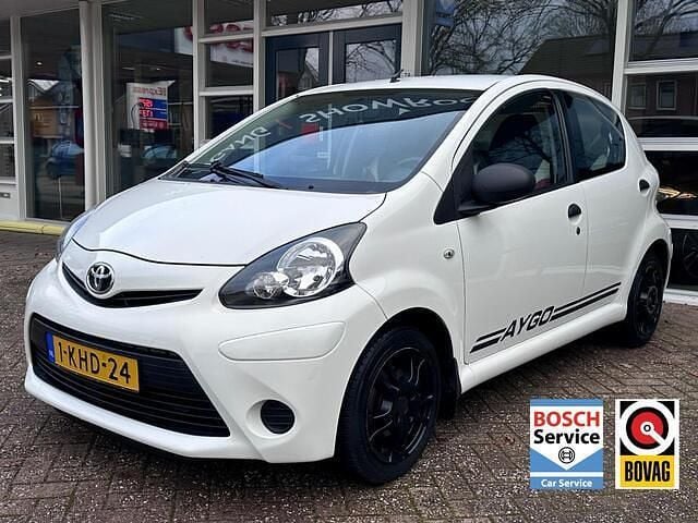 Wit Occasion 2013 Toyota Aygo Comfort Hatchback | € 3.950 (Goede deal) - Afbeelding 1/4