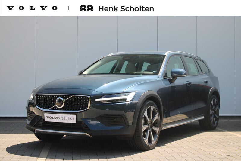 Blauw, metallic lak Gebruikt 2024 Volvo V60 CC Plus Stationwagen | € 61.750 (Iets duurder) - Afbeelding 1/4