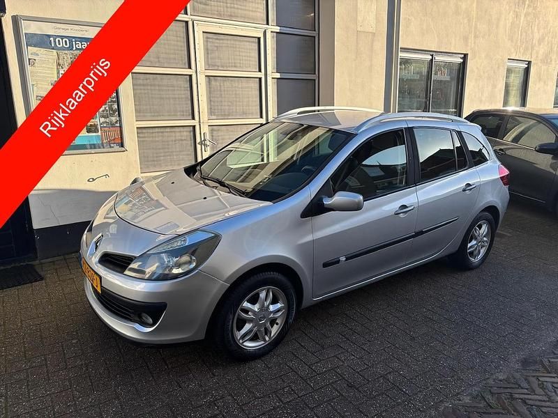 Grijs Occasion 2009 Renault Clio GrandTour Dynamique Stationwagen | € 3.450 (Eerlijke prijs) - Afbeelding 1/4