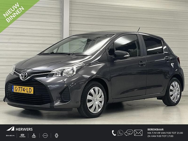 Grijs Gebruikt 2015 Toyota Yaris Hatchback | € 8.335 (Eerlijke prijs) - Afbeelding 1/4
