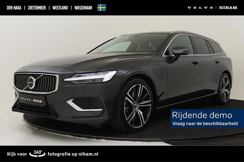 Grijs Occasion 2025 Volvo V60 Stationwagen | € 41.690 (Super prijs) - Afbeelding 1/4