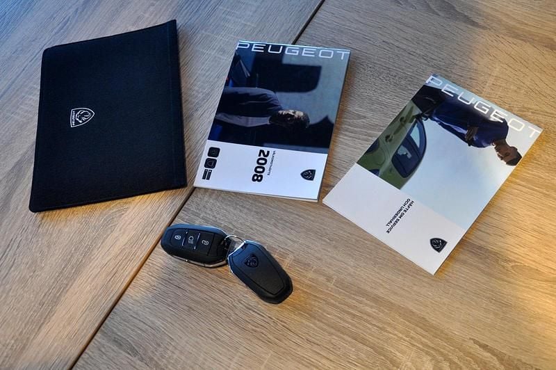 Occasion Peugeot 2008 GT 145 PK (106 kW) 2025 Wit SUV