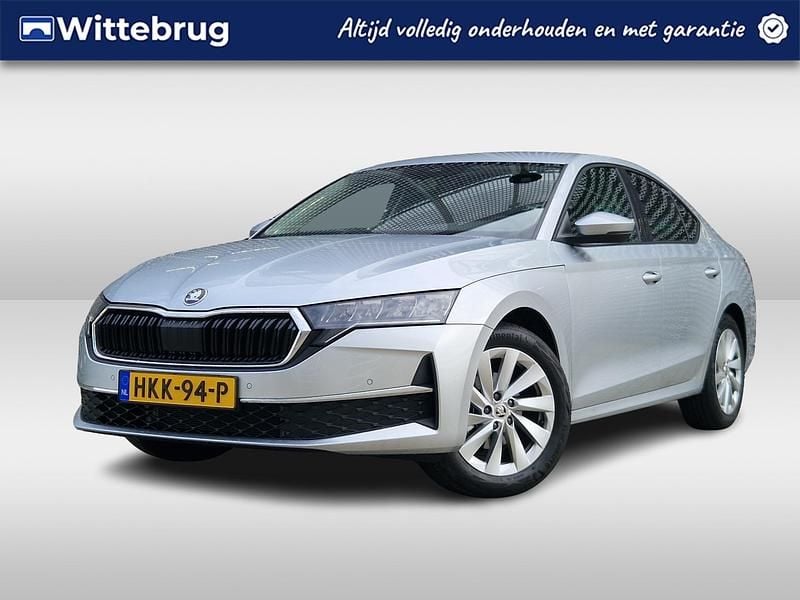 Grijs (metallic) Gebruikt 2025 Skoda Octavia Business Line Hatchback | € 38.950 - Afbeelding 1/4