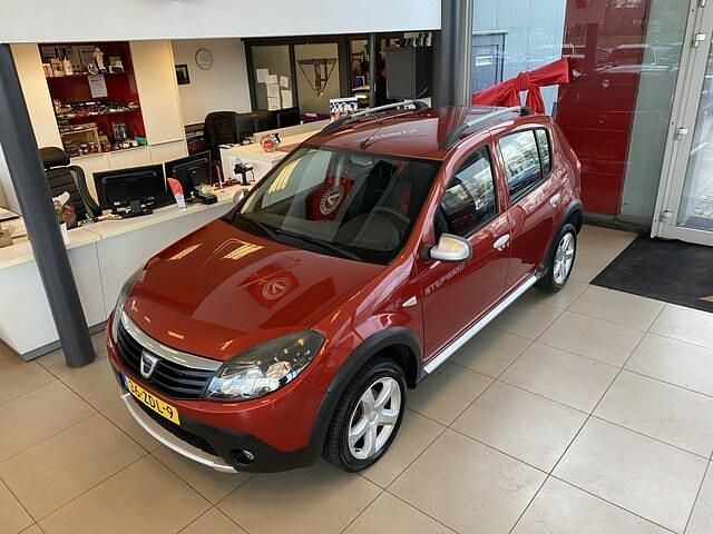 Occasion Dacia Sandero Stepway 84 PK (61 kW) 2012 Rood (metallic) Hatchback