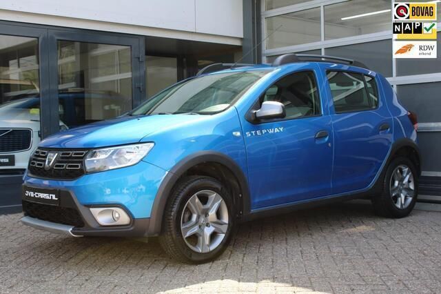 Blauw Gebruikt 2019 Dacia Sandero Lauréate Hatchback | € 12.900 (Iets duurder) - Afbeelding 1/4