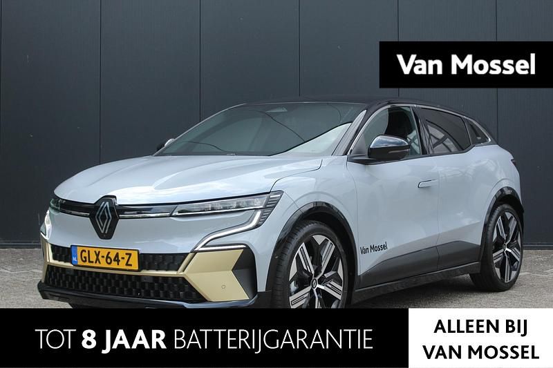 Grijs Gebruikt 2025 Renault Mégane Iconic Hatchback | € 40.940 - Afbeelding 1/4