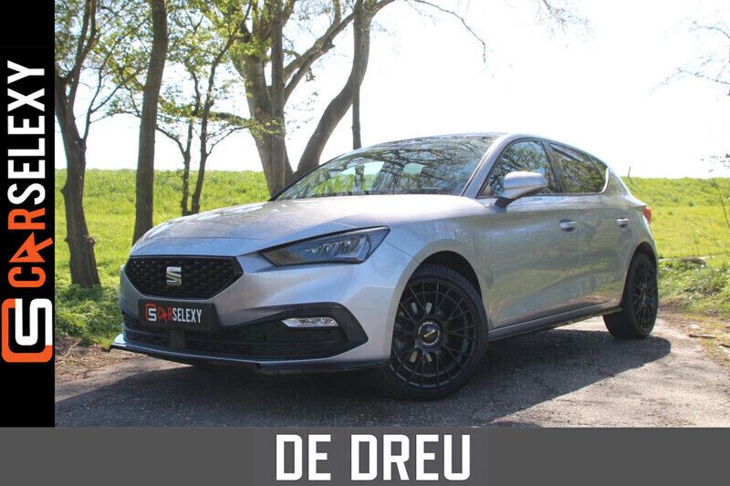 Grijs Gebruikt 2023 Seat Leon Business Hatchback | € 25.495 (Eerlijke prijs) - Afbeelding 1/4
