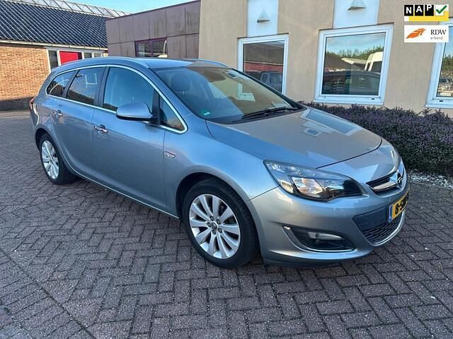 Grijs Occasion 2013 Opel Astra Cosmo Stationwagen | € 6.250 (Eerlijke prijs) - Afbeelding 1/4