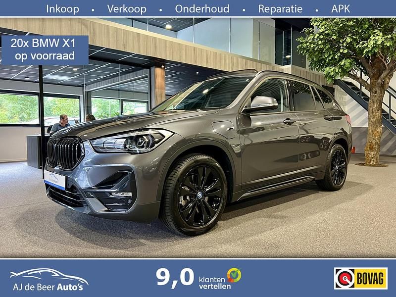 Grijs Gebruikt 2022 BMW X1 Executive SUV | € 35.990 (Eerlijke prijs) - Afbeelding 1/4