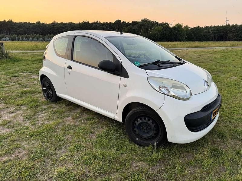 Wit Occasion 2008 Citroën C1 Hatchback | € 2.600 (Eerlijke prijs) - Afbeelding 1/4