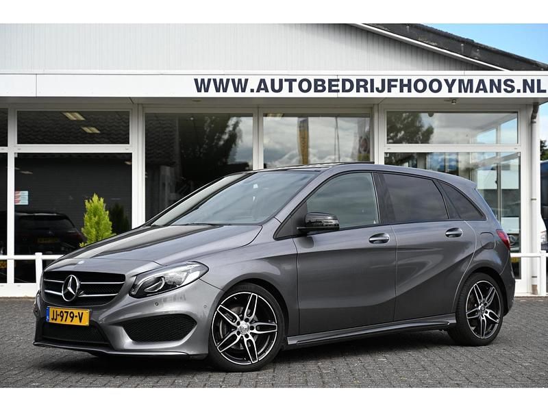 Grijs Gebruikt 2016 Mercedes B180 AMG MPV | € 16.950 (Eerlijke prijs) - Afbeelding 1/4