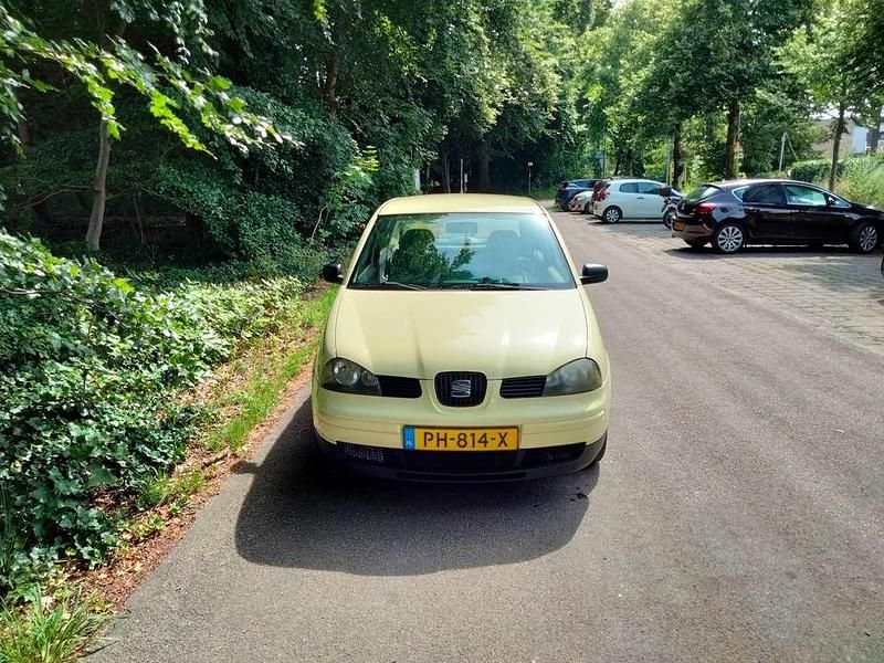 Geel Gebruikt 2001 Seat Arosa Hatchback | € 1.000 (Eerlijke prijs) - Afbeelding 1/4