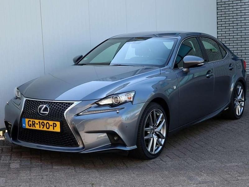 Grijs Gebruikt 2014 Lexus IS300h Sport Line Sedan | € 19.900 (Eerlijke prijs) - Afbeelding 1/4