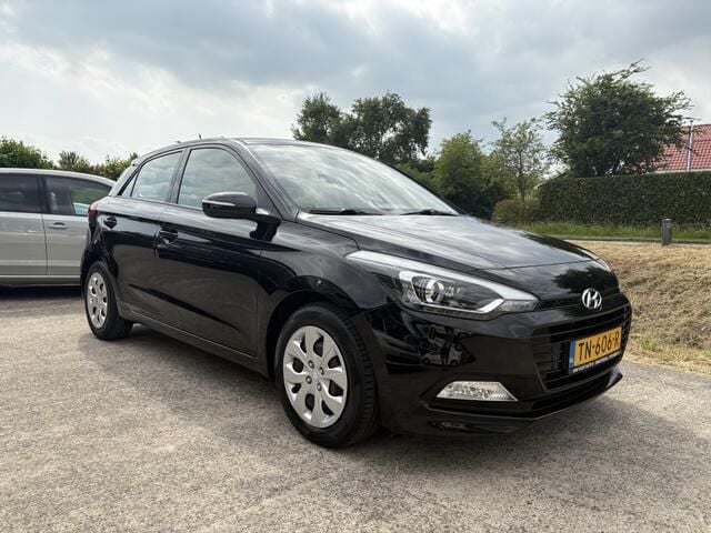 Zwart Gebruikt 2018 Hyundai i20 Comfort Hatchback | € 12.945 (Eerlijke prijs) - Afbeelding 1/4