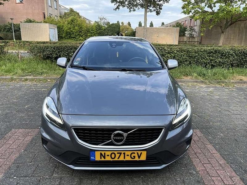 Grijs Gebruikt 2017 Volvo V40 R-Design Stationwagen | € 13.500 (Eerlijke prijs) - Afbeelding 1/4