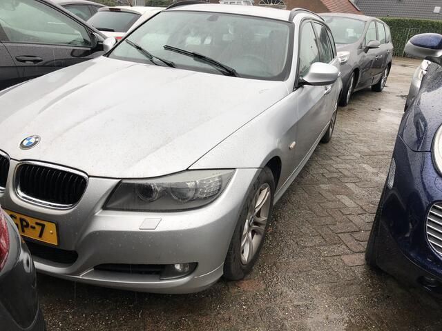 Grijs Gebruikt 2012 BMW 318 Luxury Line Stationwagen | € 2.950 (Super prijs) - Afbeelding 1/4