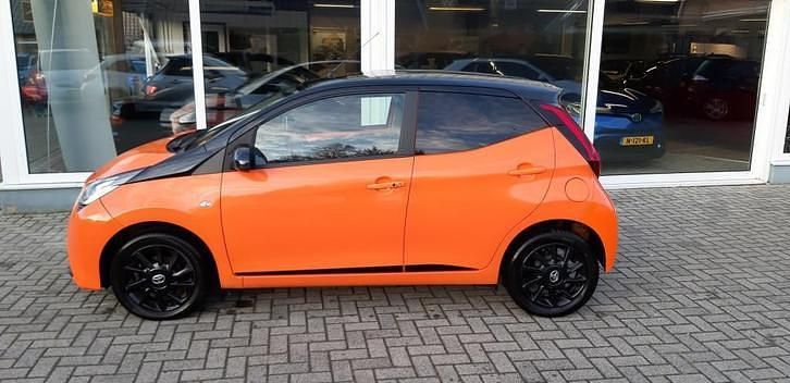 Occasion Toyota Aygo X-play 72 PK (52 kW) 2020 Oranje (metallic) Hatchback