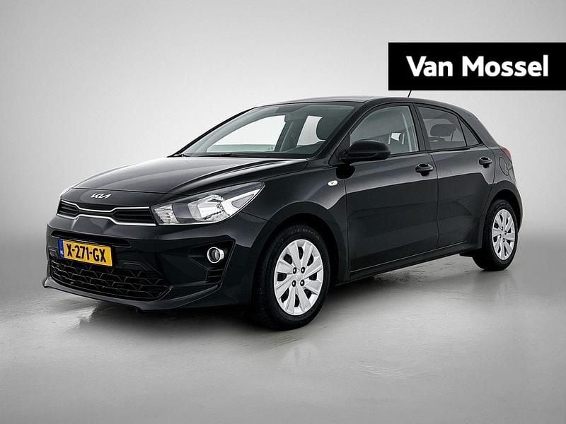 Zwart Gebruikt 2023 Kia Rio Hatchback | € 19.900 (Goede deal) - Afbeelding 1/4