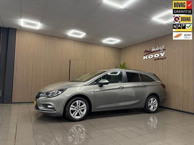 Grijs Gebruikt 2017 Opel Astra Business Stationwagen | € 7.950 (Goede deal) - Afbeelding 1/4