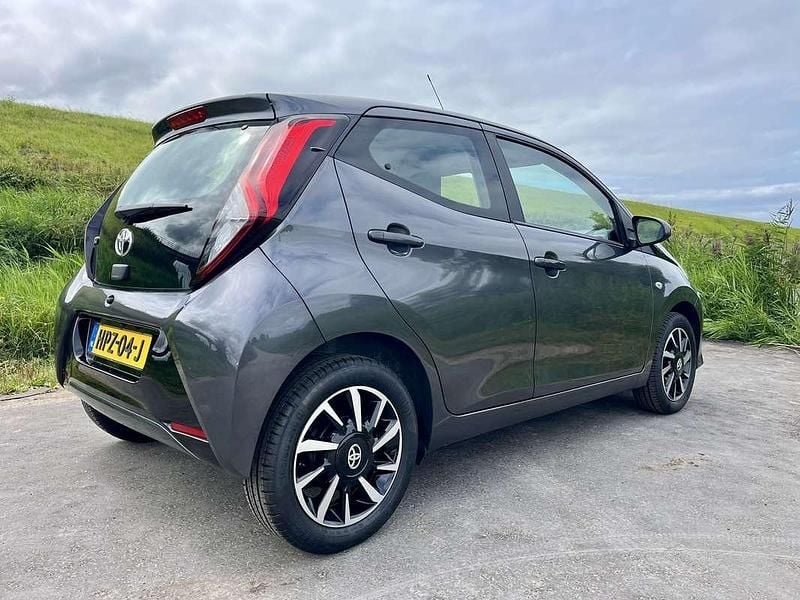 Grijs Gebruikt 2021 Toyota Aygo X-play Hatchback | € 12.500 (Eerlijke prijs) - Afbeelding 1/4
