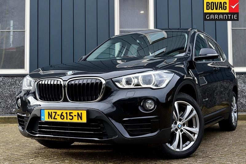 Zwart Gebruikt 2017 BMW X1 Executive SUV | € 22.950 (Eerlijke prijs) - Afbeelding 1/4
