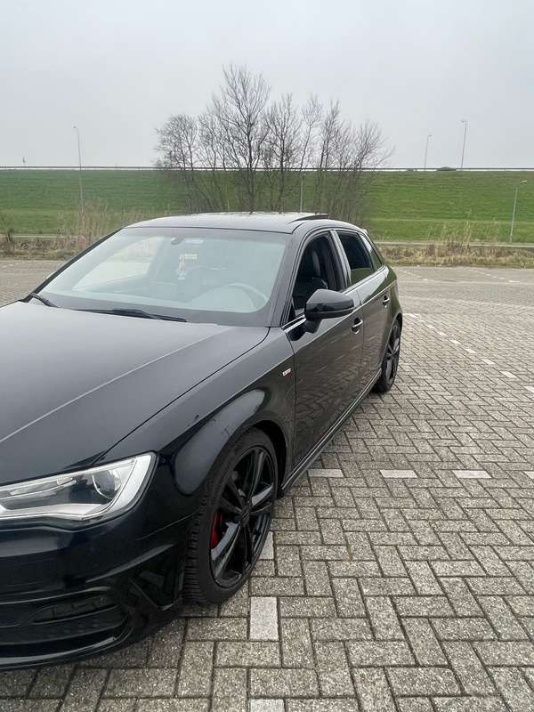 Zwart Gebruikt 2015 Audi A3 Hatchback | € 16.200 (Iets duurder) - Afbeelding 1/4