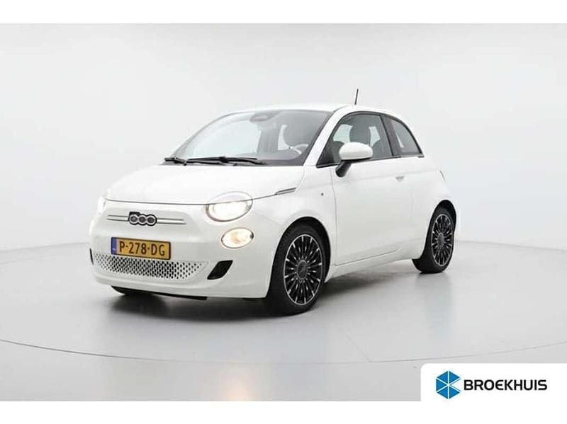 Wit Gebruikt 2022 Fiat 500e Icon Hatchback | € 17.400 (Eerlijke prijs) - Afbeelding 1/1
