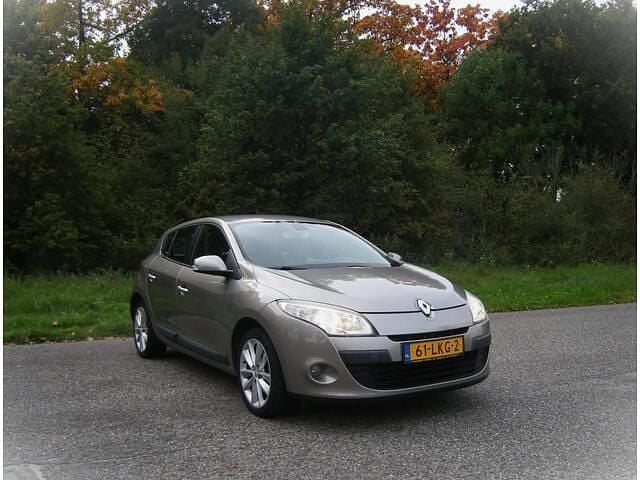 Beige Gebruikt 2010 Renault Mégane III Hatchback | € 1.000 (Super prijs) - Afbeelding 1/4