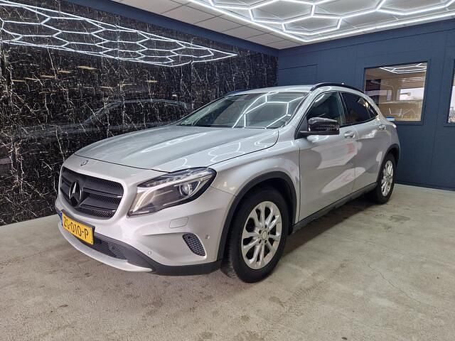 Grijs Gebruikt 2014 Mercedes GLA200 Prestige SUV | € 11.950 (Super prijs) - Afbeelding 1/4
