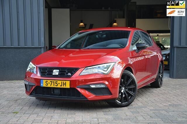 Rood Gebruikt 2018 Seat Leon Business Hatchback | € 17.950 (Eerlijke prijs) - Afbeelding 1/4